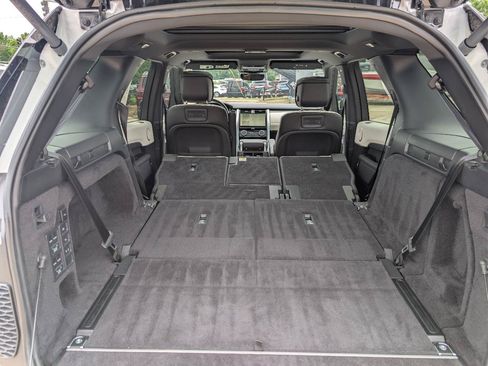Used 2023 Land Rover Discovery HSE R-Dynamic AWD/4WD image 12
