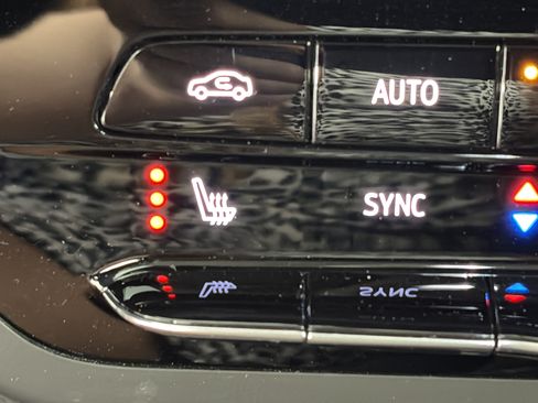 Used 2022 Buick Envision Preferred FWD image 23
