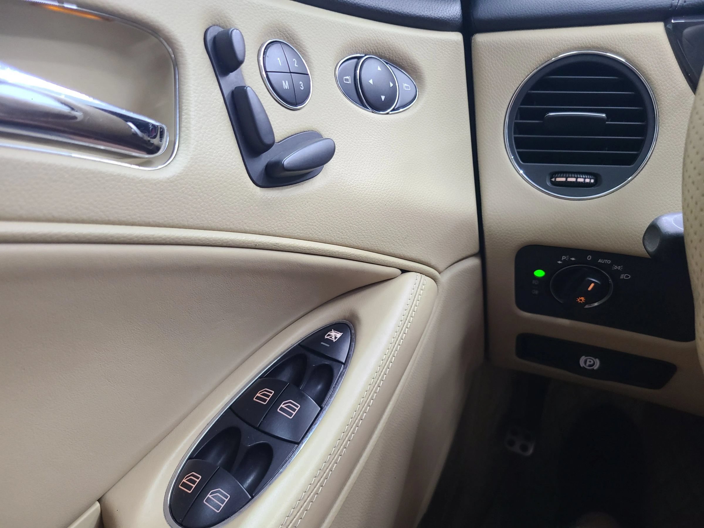 Used 2009 Mercedes-Benz CLS 63 AMG image 31