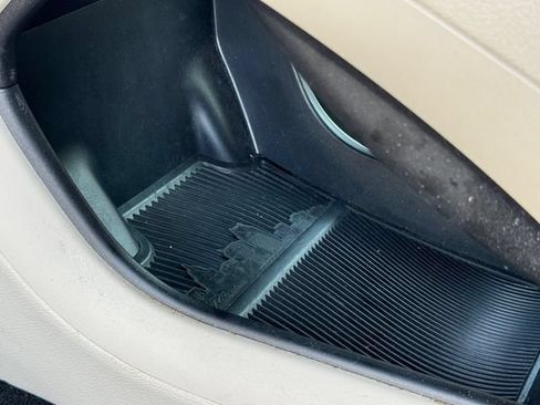 Used 2015 Chrysler 200 C FWD image 23