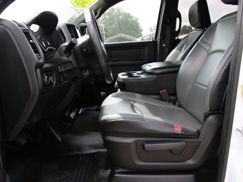 Used 2024 RAM 2500 Tradesman w/ Chrome Appearance Group AWD/4WD image 19