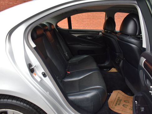 Used 2015 Lexus LS 460 AWD w/ Comfort Package image 17