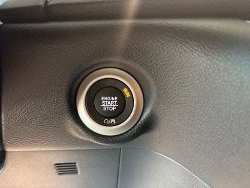 New 2027 Chrysler Pacifica Select FWD image 13
