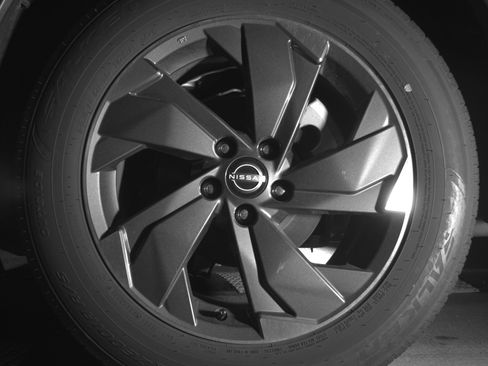 Used 2025 Nissan Rogue SV image 14