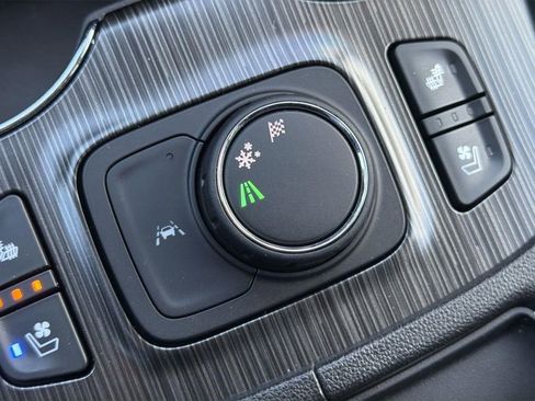 Used 2023 GMC Acadia SLT w/ Preferred Package image 16