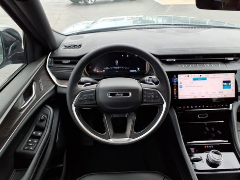 New 2026 Jeep Grand Cherokee L Limited AWD/4WD image 10