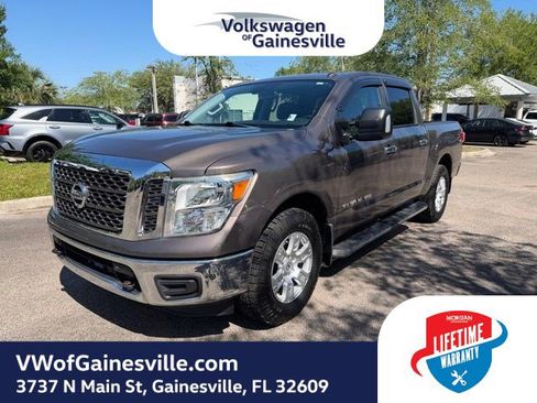 Used 2018 Nissan Titan SV w/ SV Convenience Package AWD/4WD image 3