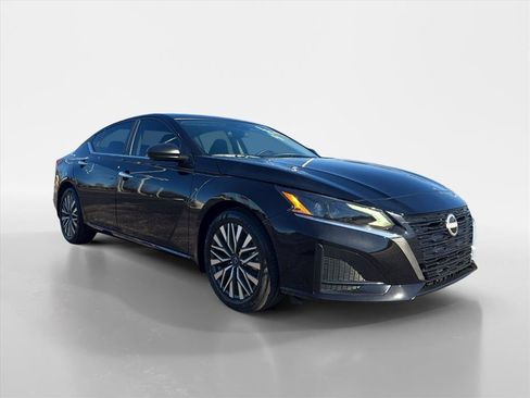 New 2025 Nissan Altima 2.5 SV image 8