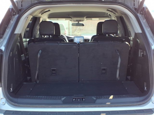 Used 2023 Ford Explorer XLT w/ Equipment Group 202A AWD/4WD image 9