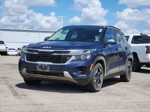 Used 2024 Kia Seltos EX FWD image 2