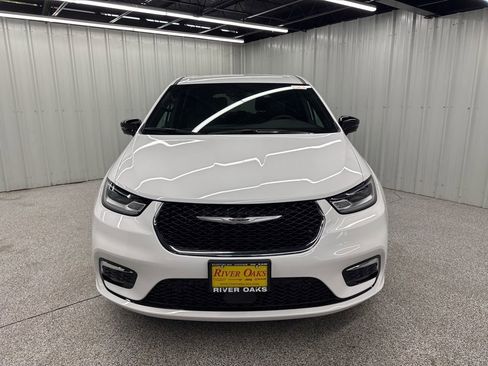 New 2026 Chrysler Pacifica Select image 2