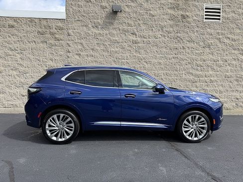 Used 2024 Buick Envision Avenir AWD/4WD image 2