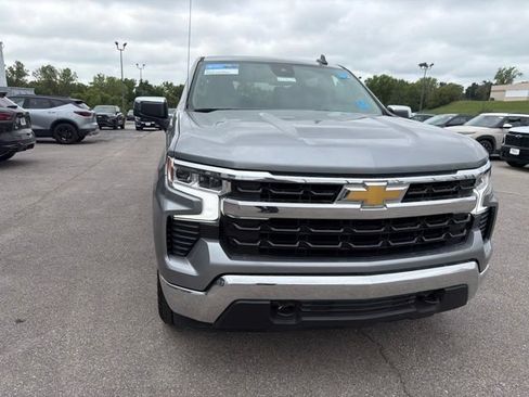 Used 2023 Chevrolet Silverado 1500 LT AWD/4WD image 7