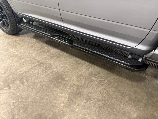 Used 2024 RAM 2500 Big Horn w/ Night Edition AWD/4WD image 32