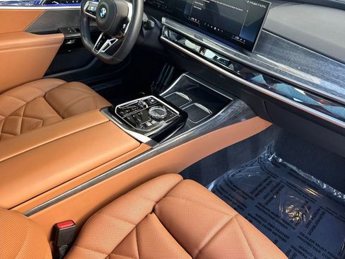 Used 2023 BMW 740i image 16