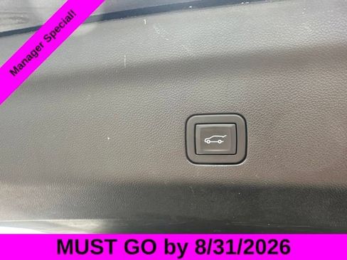 Used 2024 Chevrolet Tahoe Premier AWD/4WD image 32