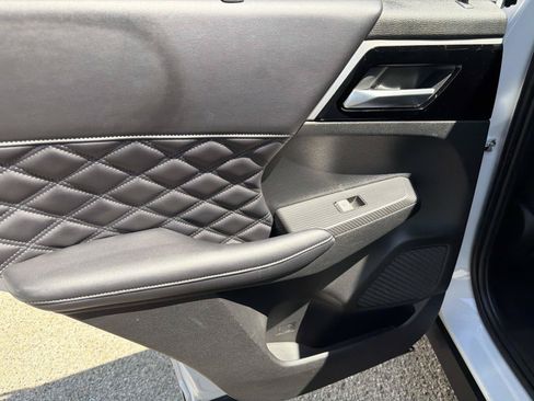 Used 2023 Mitsubishi Outlander SEL AWD/4WD image 9
