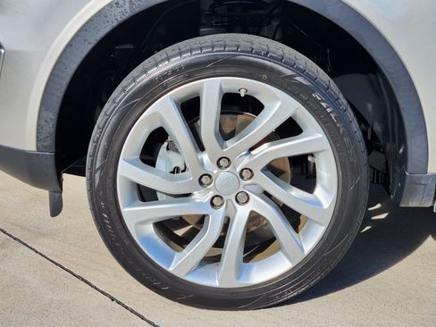 Used 2017 Land Rover Discovery Sport HSE Luxury image 9