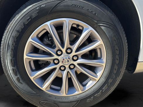 Used 2024 Buick Enclave Premium image 32