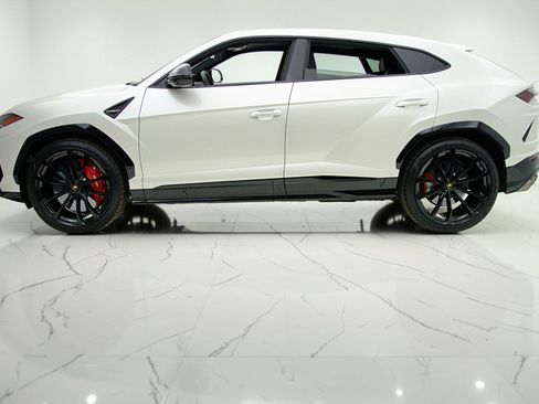 Used 2022 Lamborghini Urus AWD/4WD image 3