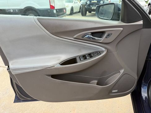 Used 2017 Chevrolet Malibu LT w/ Leather Package image 12