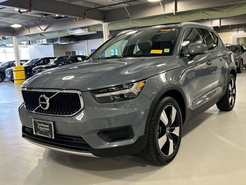 Used 2020 Volvo XC40 T5 Momentum w/ Protection Package Premier AWD/4WD image 5