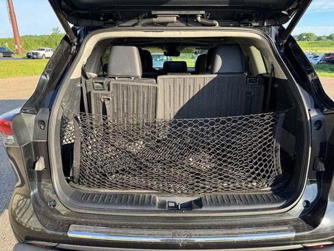Used 2023 Toyota Highlander XLE AWD/4WD image 17