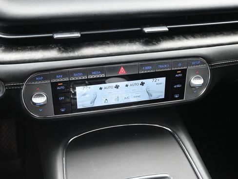 Used 2023 Genesis G90 3.5T AWD/4WD image 18