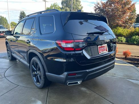New 2025 Honda Pilot Black Edition image 4