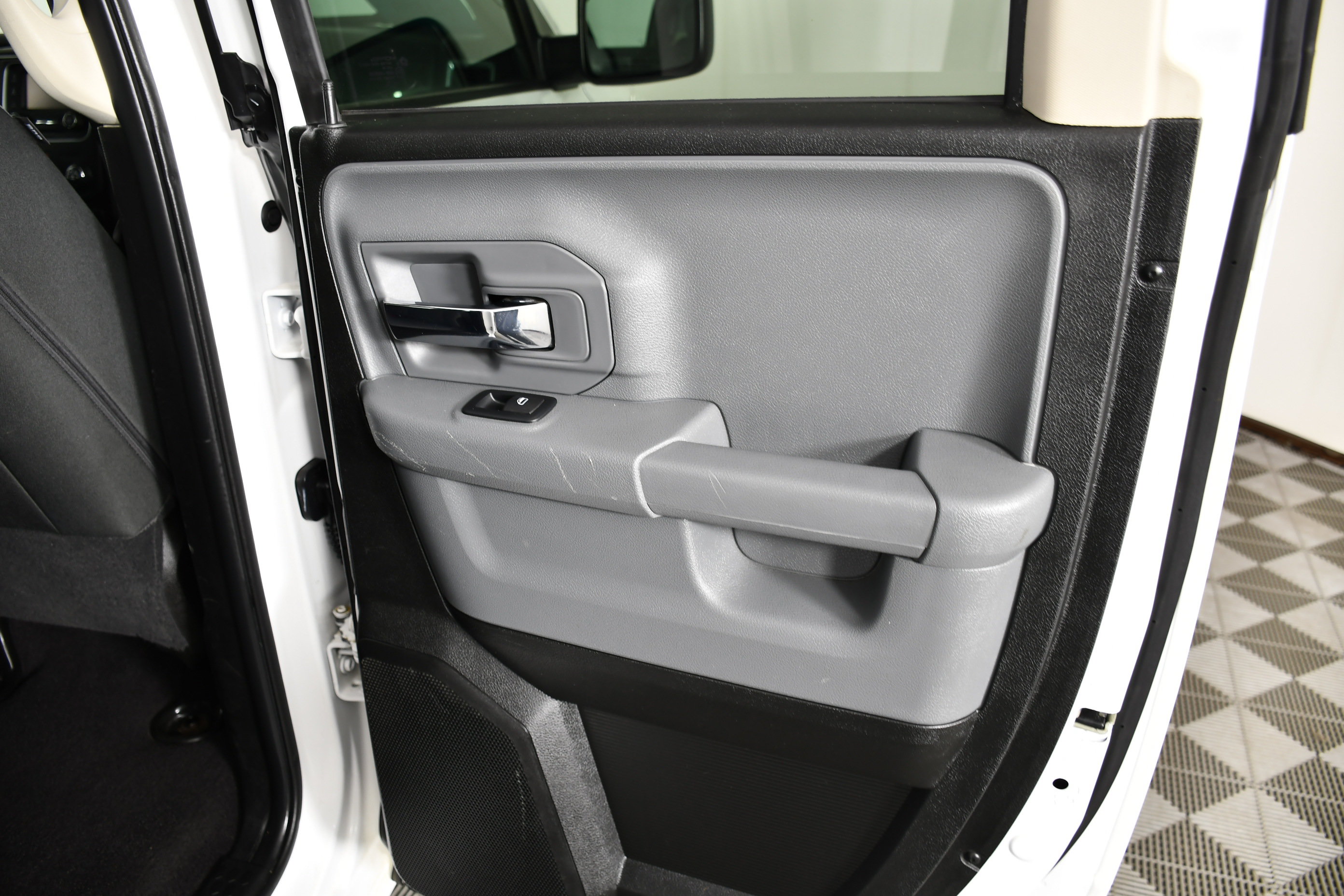 Used 2024 RAM 1500 Classic SLT AWD/4WD image 42
