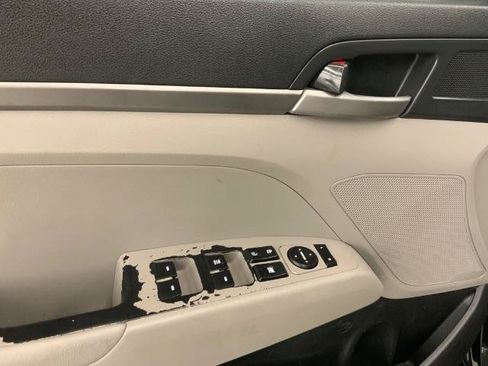 Used 2018 Hyundai Elantra SE FWD image 24