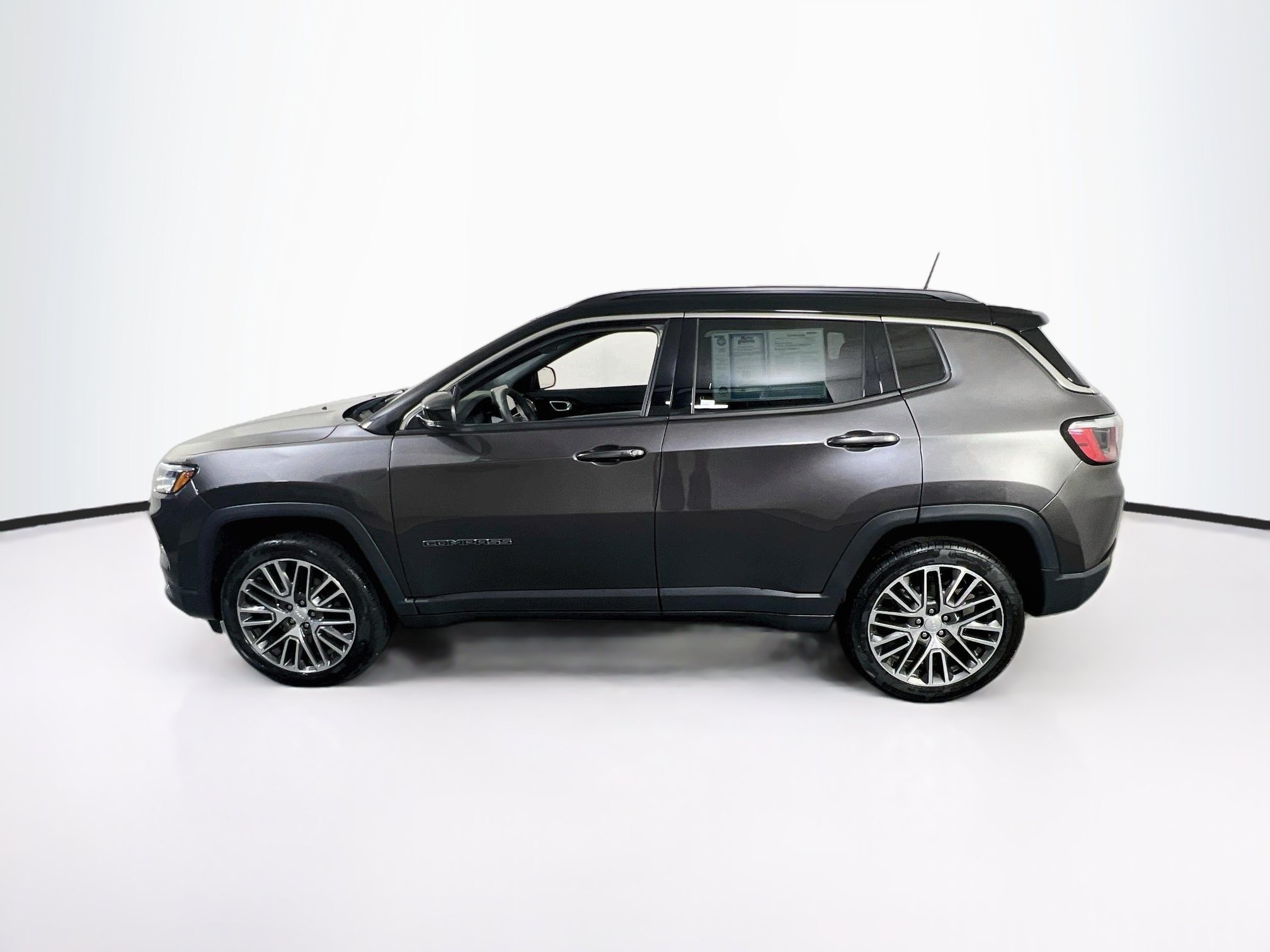Used 2023 Jeep Compass Limited w/ Sun and Sound Group AWD/4WD image 8