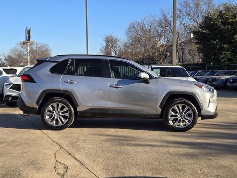 Used 2021 Toyota RAV4 XLE Premium image 5