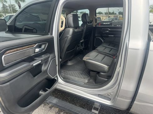 Used 2019 RAM 1500 Laramie AWD/4WD image 7