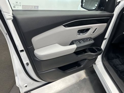 Certified 2025 Honda Pilot Elite image 13