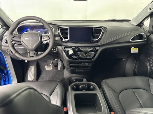 New 2026 Chrysler Pacifica Select w/ S Appearance Package AWD/4WD image 15