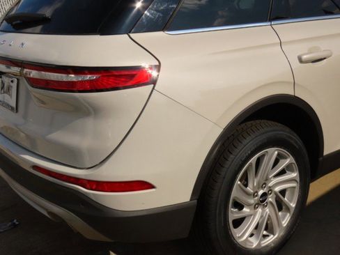 Certified 2024 Lincoln Corsair FWD image 9