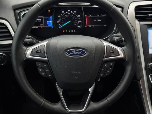 Used 2017 Ford Fusion SE w/ Equipment Group 201A image 12