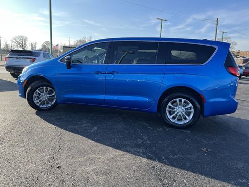 New 2026 Chrysler Pacifica Select image 9