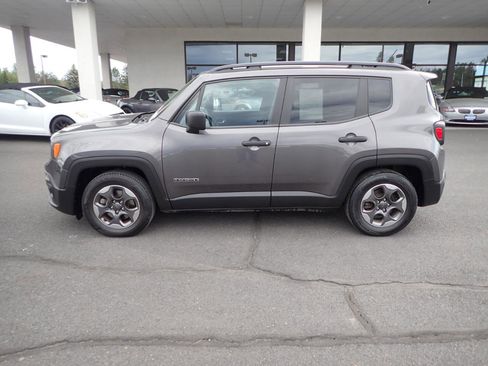 Used 2017 Jeep Renegade Sport w/ Power & Air Group FWD image 2