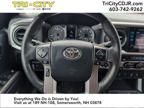 Used 2016 Toyota Tacoma Limited w/ Towing Package image 19