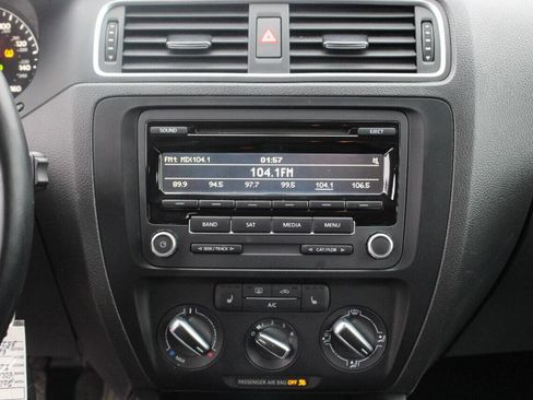 Used 2014 Volkswagen Jetta SE image 18