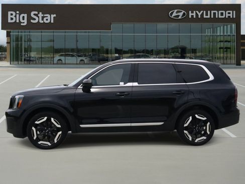 Used 2024 Kia Telluride EX w/ EX Captain's Chair Package FWD image 2