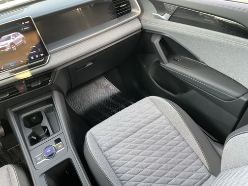 Used 2025 Volkswagen Tiguan S image 15