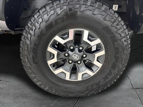 Used 2021 Toyota Tacoma TRD Off-Road w/ Technology Package AWD/4WD image 21