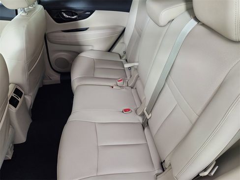 Used 2020 Nissan Rogue SL w/ Premium Package image 13