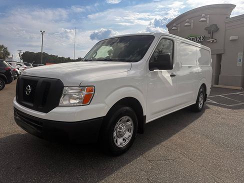 Used 2015 Nissan NV 2500 SV image 8