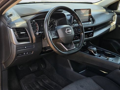 Used 2025 Nissan Rogue SV FWD image 32