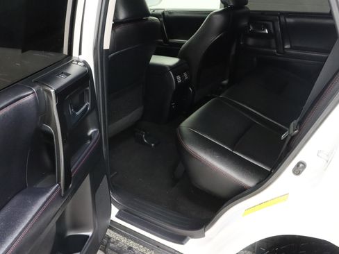 Used 2017 Toyota 4Runner TRD Off-Road Premium AWD/4WD image 28