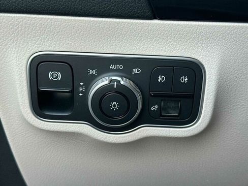 Used 2025 Mercedes-Benz GLA 250 4MATIC image 33